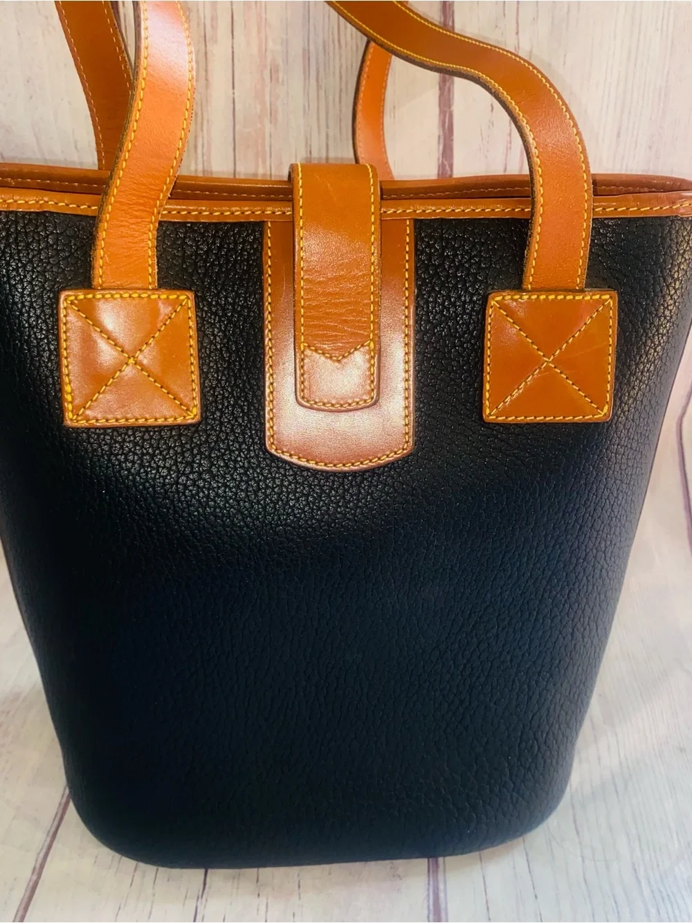 Vtg Dooney Bourke USA AWL Leather Tuck Lock Bucket Tote Shopper Bag Black Tan
